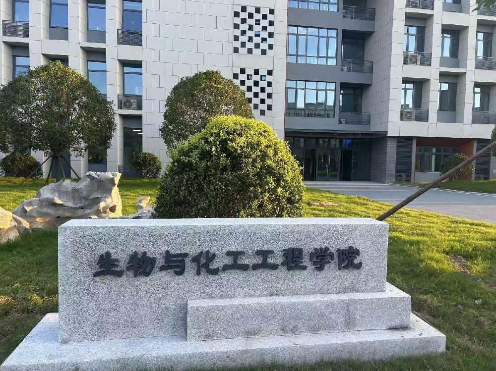 华亭市扬州职业大学体育场高杆灯项目