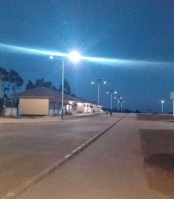 华亭市非洲科特迪瓦太阳能路灯工程